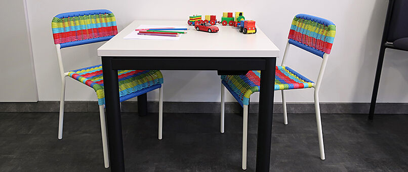 Kindertisch im Wartebereich</p>
<p>Foto: Martina Gasser