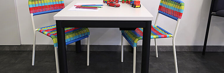 Kindertisch im Wartebereich</p>
<p>Foto: Martina Gasser