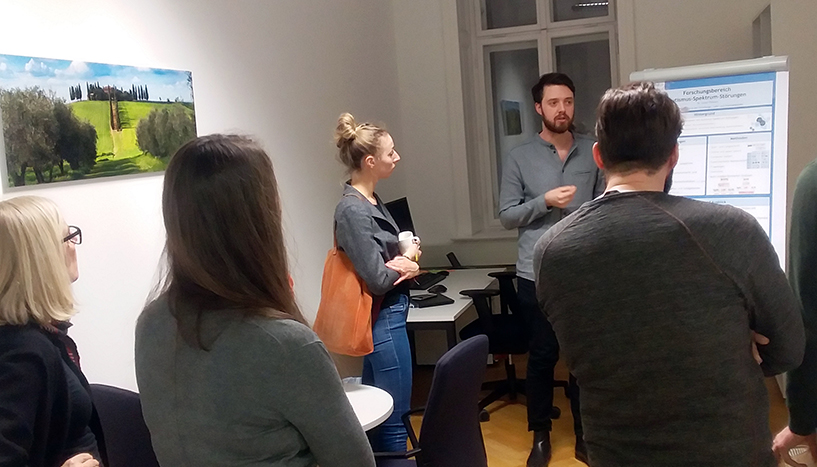 Foto: Andreas Goreis Vorstellung seiner Forschungsprojekte für Alumni der Psychologie am Tag der offenen Türe durch Dr. Julian Tillmann.